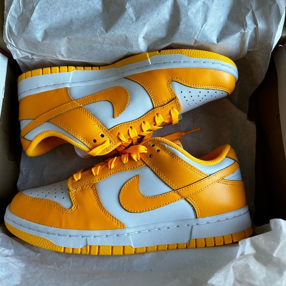 Wmns Dunk Low 'Laser Orange' - Picture 3 of 3